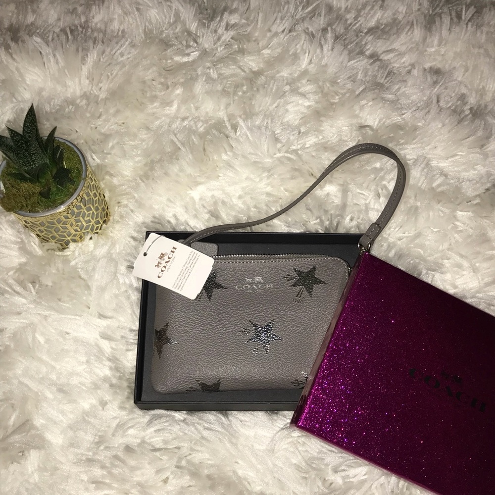 *NEW WITH TAG* SILVER LEATHER COACH WRISTLET.